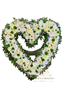 60cm Lyukas szív formájú tűzött koszorú vegyes virágból fehér és zöld színben