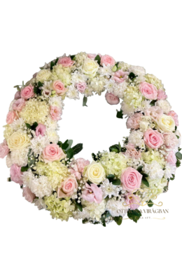 Lyukas kör formájú koszorú vegyes virágból fehér és rózsaszín színekben 50cm