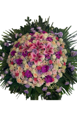Álló koszorú vegyes virágból tömören, pink, lila és pasztell árnyalatokban 120cm