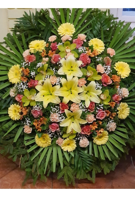 Vegyes koszorú vegyes színű virágokból 110cm