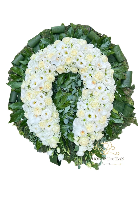 80cm Félálló koszorú vegyes virágból fehér színben patkó formára díszítve 